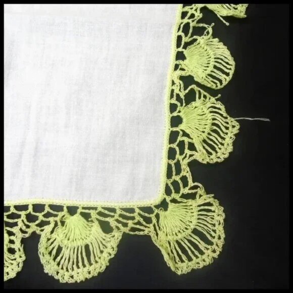 TWO Vintage 40s Handkerchief,  Tatted Linen Hankies, SERIOUS Tatting – Hanky - Picture 13 of 16